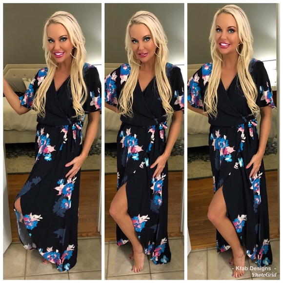 Dresses & Skirts - ❤️LAST 1! Stunning Black Floral Maxi Dress!